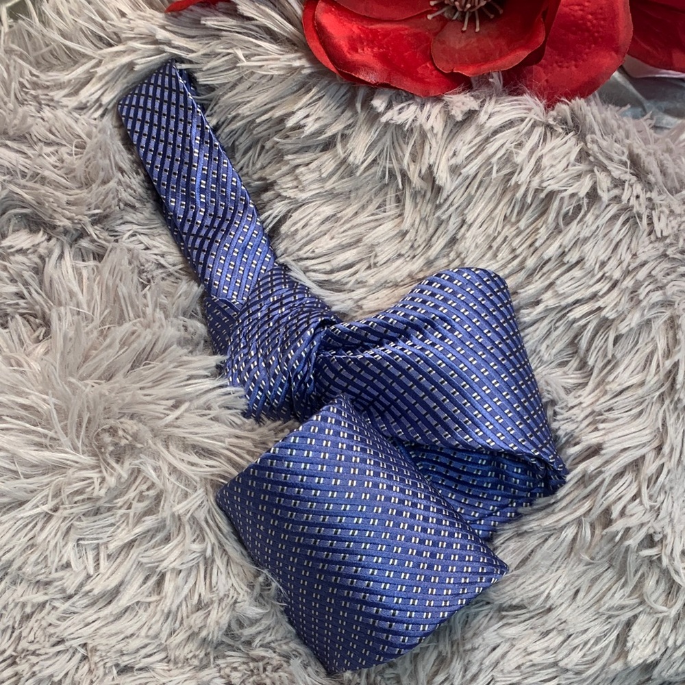 🌹MICHAEL MICHAEL KORS • CLASSIC Navy BLUE Geometric Men's Tie •